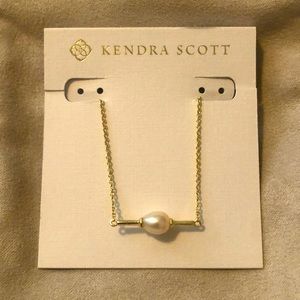 Kendra Scott Emberly Gold Pendant Necklace w Pearl